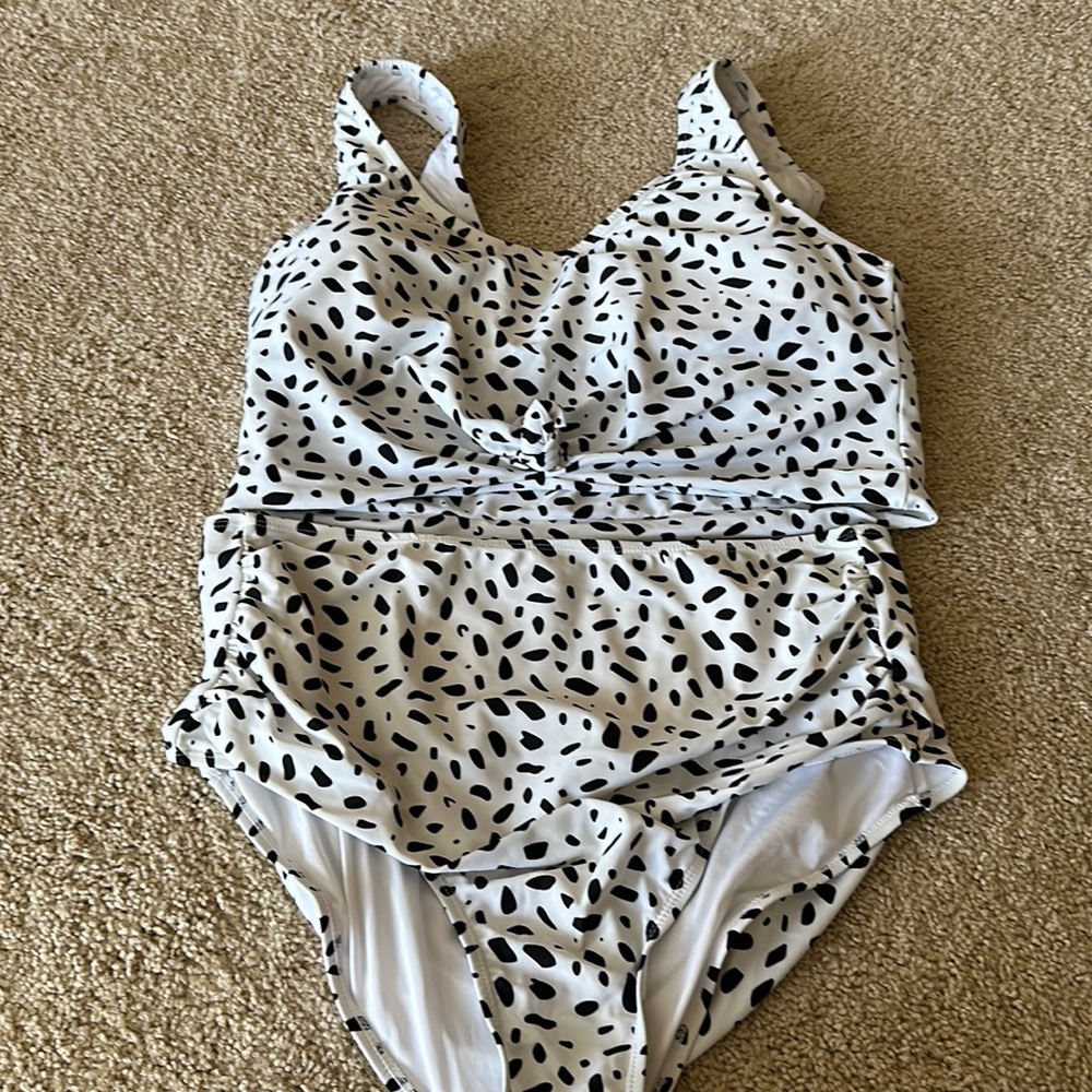 Coral Reef swim suit. Traveller Top and barefoot bottoms